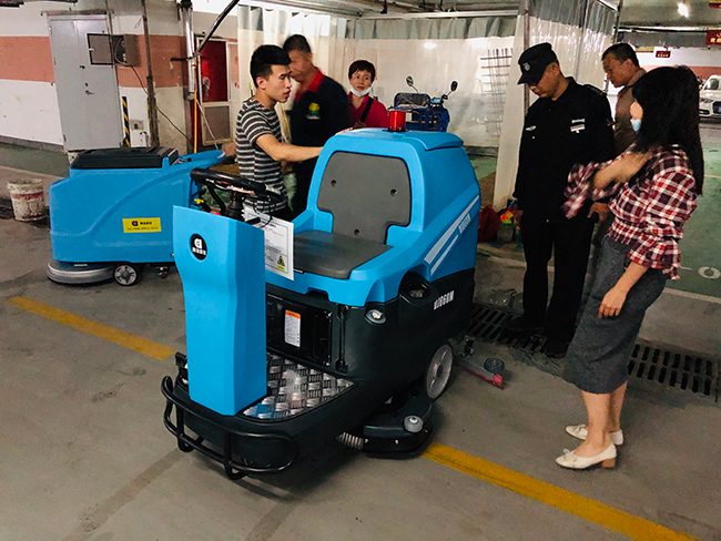  鼎潔盛世洗地機(jī)助力小區(qū)停車場(chǎng)，零差評(píng)57