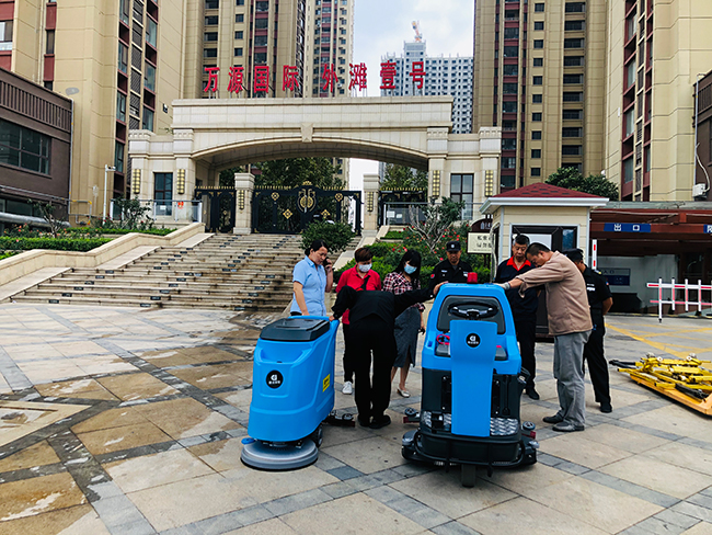  鼎潔盛世洗地機(jī)助力小區(qū)停車場(chǎng)，零差評(píng)57